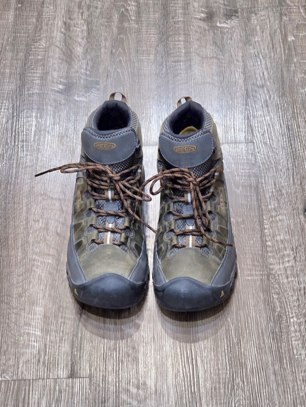 KEEN Men's Preowned Targhee III Waterproof Hiking Boots Size 10.5M Olive.